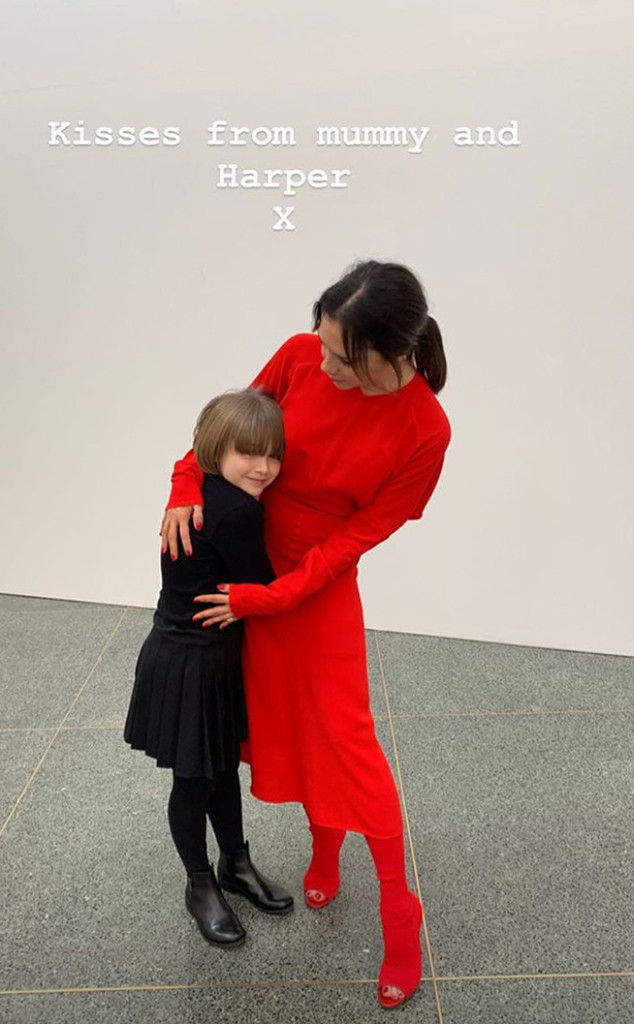 Victoria Beckham and Harper Beckham "data-text =" false